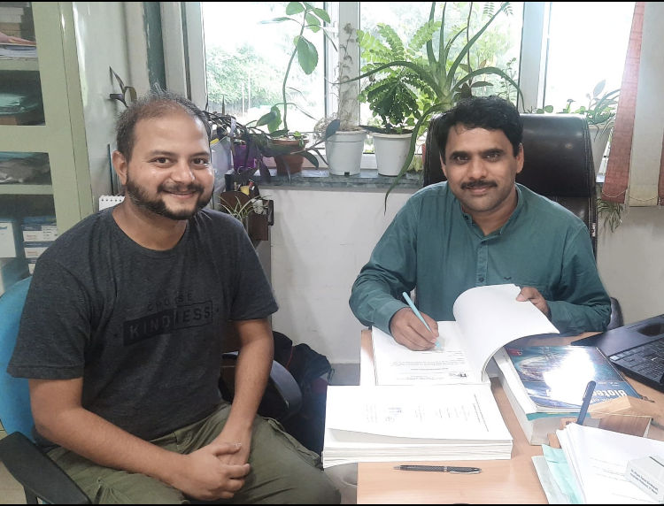 joshi_ck's tweet photo. Exited and happy to say that I have submitted my #PhD thesis. I express my #gratitude towards my mentor @SKMasakapalli for his guidance and motivation. I am also thankful to @MetSysBioLab  for a lovely PhD journey. I am actively exploring #postdoc and #industry #jobs https://t.co/cqCK8ncmaJ