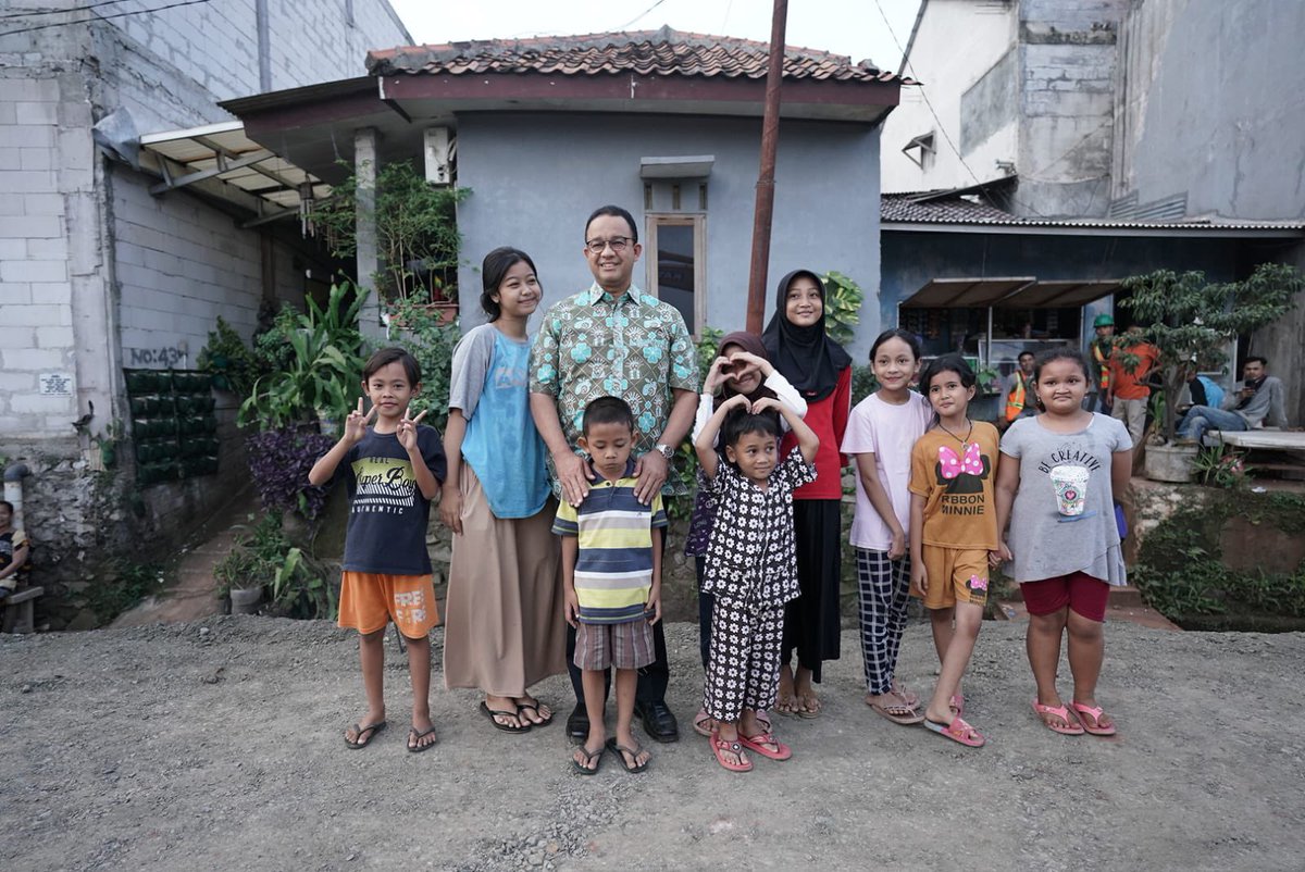 aniesbaswedan's tweet photo. Inspeksi pembangunan Waduk Lebak Bulus, merupakan bagian dari #942Project @DinasSDAJakarta.
#WadukLebakBulus berfungsi mengendalikan banjir di sekitar DAS Kali Grogol khususnya Ciganjur, Cilandak, Kemang, Petogogan, Kebayoran, dan Palmerah.
#DinasSDAJakarta
#JakartaKotaGlobal https://t.co/UdOGqAHRvG