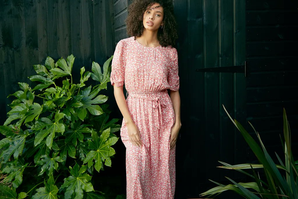 This ditsy floral midi dress is a warm-weather dream. Crafted and lined in a breezy viscose. Featuring a comfy elasticated waist, self-tie and a deep V-back neckline just add your favourite strappy sandals.
_
#KizaMicroBlossom #summerdress #minidress #summerfashion #womensfashion