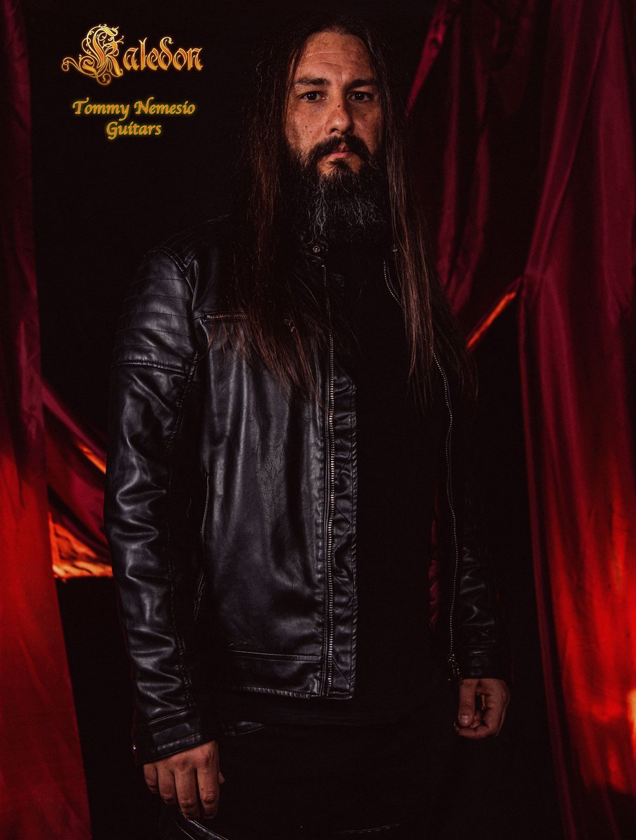 metalmessage's tweet image. ⚔️ 𝐊𝐀𝐋𝐄𝐃𝐎𝐍 • 🇮🇹 • 𝙋𝙤𝙬𝙚𝙧 𝙈𝙚𝙩𝙖𝙡 • 𝕰𝖘𝖙. 1998 • @kaledon #kaledon Tommy Nemesio • Guitars
FFO: Rhapsody Of Fire, Stratovarius, Helloween
👉 linktr.ee/kaledon
📸 KINOrama
#rome #italy #power #metal #epic #fantasy #heavy #cinematic #PR #message #tommy