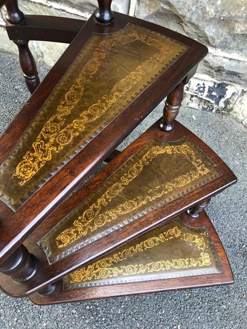 loveantiques's tweet image. A great set of 'Antique Mahogany &amp;amp; Leather Library Steps' being sold by Town House Traders: loveantiques.com/items/listings…
#antiques #antiquelibrarysteps #librarysteps #antiquesforsale #loveantiques