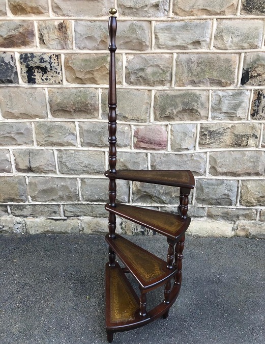 loveantiques's tweet image. A great set of 'Antique Mahogany &amp;amp; Leather Library Steps' being sold by Town House Traders: loveantiques.com/items/listings…
#antiques #antiquelibrarysteps #librarysteps #antiquesforsale #loveantiques