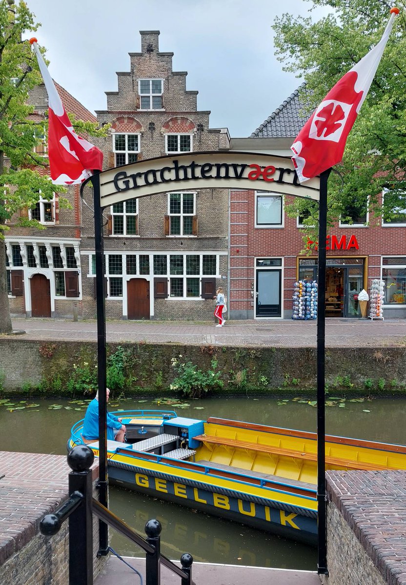 Als je écht in het huwelijksbootje wilt stappen boek je op je trouwdag een vaertje met De Geelbuik. Vraag bij TIP #Oudewater naar de mogelijkheden!
#varen #grachtenvaert #tipoudewater #trouwen #stadhuis #huwelijksbootje #mooistestadjevanhetgroenehart #mrandmrs #magievanoudewater