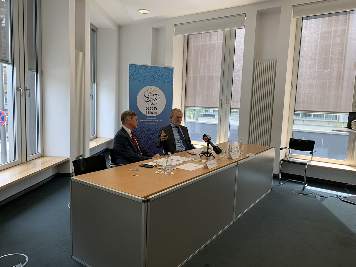 GGD_Berlin's tweet photo. #Energy Expert Dr. Thomas W. O‘Donnell is elaborating on the history of #Russian #oil #sanctions https://t.co/pNXZGS32dR