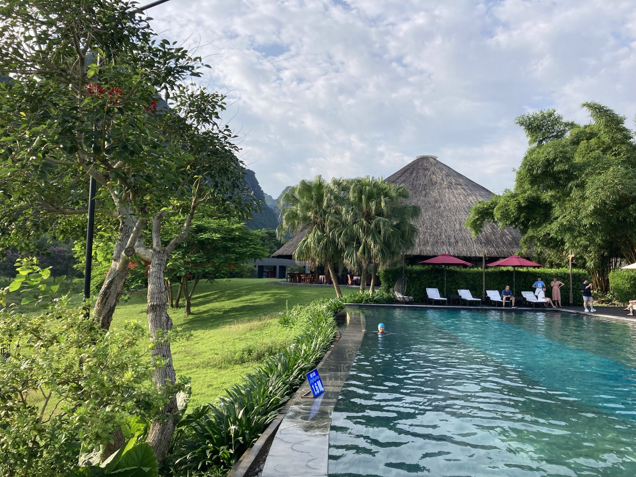 Kei 海外で修行中 ベトナム ニンビン サラリーマン 海外 写真 グルメ 旅 絶景 旅行 日常垢 海外生活 乾杯 ビール ワイン ベトナム ハノイ ベトナムグルメ ベトナム生活 カフェ 写真好き ニンビン ニンビン観光 T Co