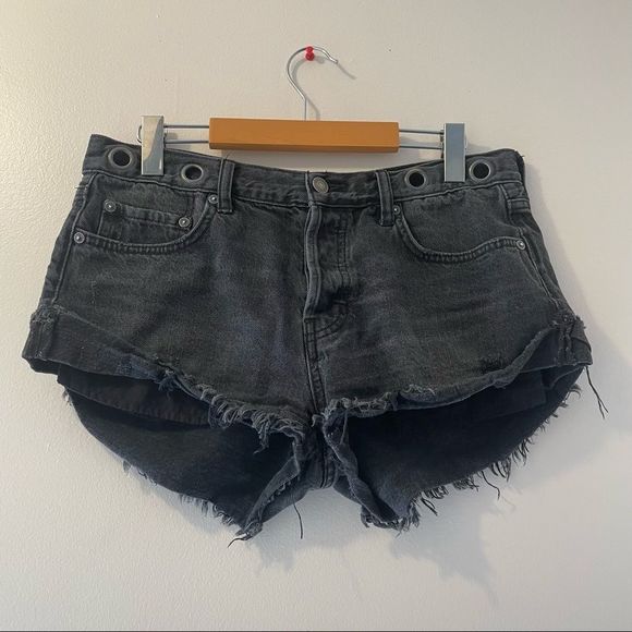 MicB72557201's tweet photo. So good I had to share! Check out all the items I'm loving on @Poshmarkapp #poshmark #fashion #style #shopmycloset #freepeople #nike: https://t.co/ywiZ9naHpu https://t.co/Z9GOmfaV5L