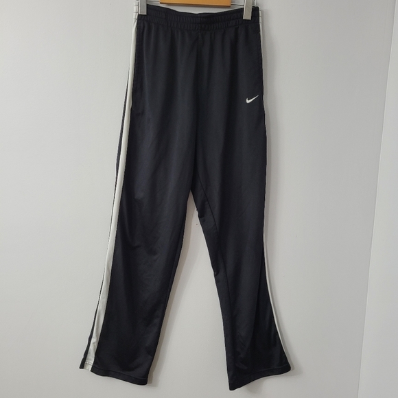 MicB72557201's tweet photo. So good I had to share! Check out all the items I'm loving on @Poshmarkapp #poshmark #fashion #style #shopmycloset #freepeople #nike: https://t.co/ywiZ9naHpu https://t.co/Z9GOmfaV5L