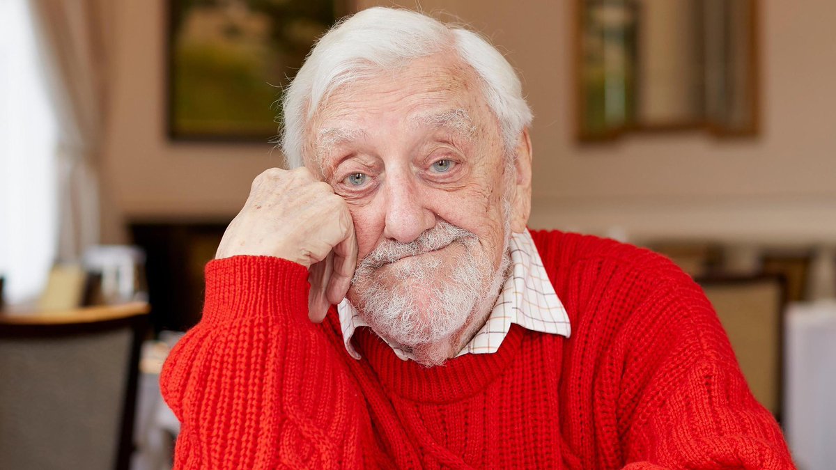 Marsoma's tweet photo. Brings back so many happy childhood memories #RIPBernardCribbins 🥰 https://t.co/FU69QIRWtb
