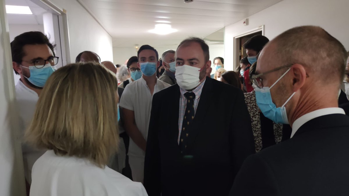 icisaintetienne's tweet photo. Le ministre de la Santé @FrcsBraun visite le Centre hospitalier Nord (CHU) où il doit évoquer les difficultés des soignants dans un été où des hôpitaux se voient contraints de fermer leurs services d'urgences, soirs ou week-ends, par manque de personnel

https://t.co/UrqOGcNeml https://t.co/GwV8qCWGa1