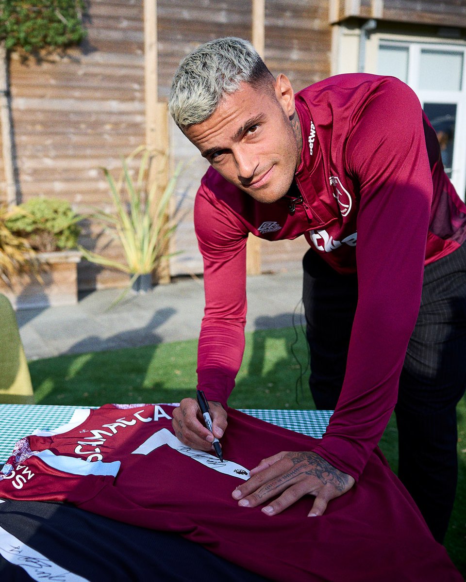 🚨 COMPETITION TIME 🚨 To be in with a chance of winning a 2022/23 Home Shirt signed by Gianluca Scamacca, all you have to do is... 1️⃣ Like this tweet 2️⃣ RT this tweet 3️⃣ Make sure you follow us A winner will be randomly selected next week. Good luck! 🤞