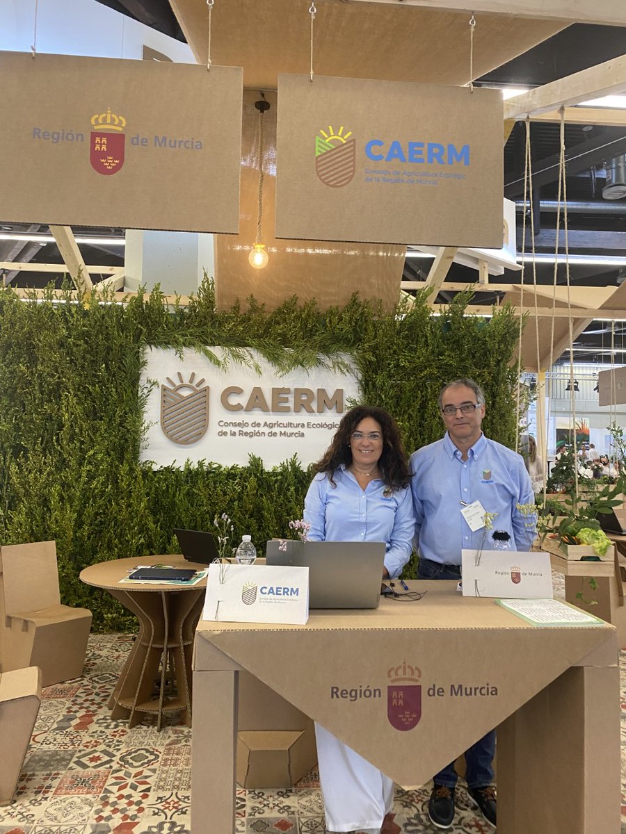 caermurcia's tweet photo. 🔸Empresas murcianas bio, @RM_Agua y @caermurcia en Núrenberg muestran el mejor producto #ecológico de la Región, en la feria comercial líder mundial de alimentos orgánicos, #Biofach22.
@BEEEdecabra @Unexport Bidah Chaumel Citromil y Universal Iberland
https://t.co/WnmjhsKk7n https://t.co/DBSqpfjklG
