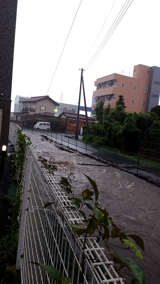 marimo676's tweet photo. 高崎市停電で事務所横の川が氾濫しかけとる。 https://t.co/x2pgvJ0eO6
