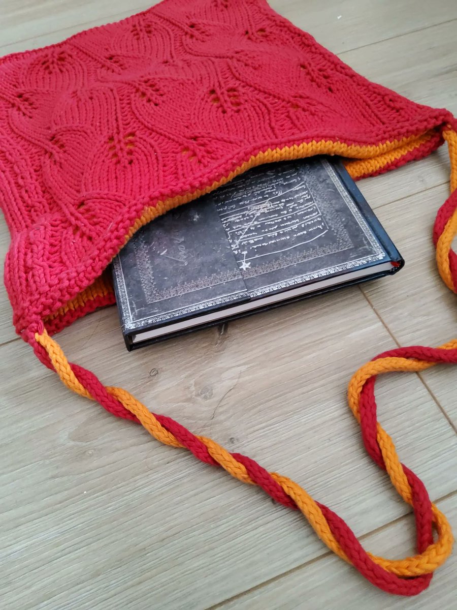 Selana1505's tweet photo. Perfect Summer bag!
Big enough to carry a notebook or whatever you need for a day out.
Knit your own: https://t.co/qwMuudGaQC
Or contact me for a commission
#KnittingTwitter #KnittingPattern #ElevensesHour #CraftBizParty #OffRavDesigner https://t.co/6siLREzs6d
