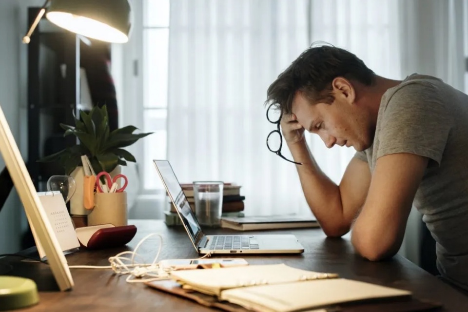Presenteeism: An underlying mental health issue to workplace problems ow.ly/QgoR50K22Uo
#health #fitness #HR #happiness #mentalhealth #mindfulness #wellness #productivity #wellbeing #workplace #business #success #leadership #safety