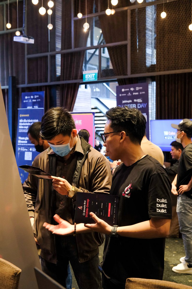ash_swap's tweet photo. Thanks to #BUIDL Career Day event hosted by JobHopin, we can spread about @ElrondNetwork to more Vietnamese potential users here, as well as about our strategic partner @IstariVision 🎉 https://t.co/snKbaisC2K