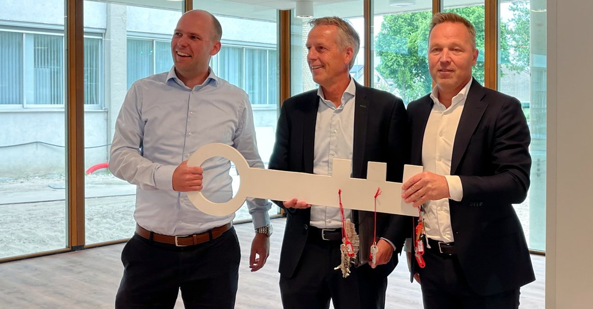 𝗢𝗽𝗹𝗲𝘃𝗲𝗿𝗶𝗻𝗴 𝗿𝗲𝘃𝗮𝗹𝗶𝗱𝗮𝘁𝗶𝗲𝗰𝗲𝗻𝘁𝗿𝘂𝗺 𝗠𝗮𝗴𝗲𝗻𝘁𝗮𝘇𝗼𝗿𝗴
Beweging en zelfstandigheid staan centraal. Het gebouw sluit in schaal en maat aan op de omgeving, is flexibel, energiezuinig en comfortabel. Lees meer via go.egm.nl/Magentazorg @Magentazorg