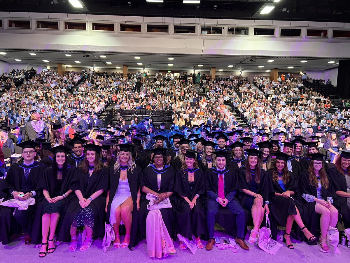 sjryan15's tweet image. Could not be prouder of this cohort, well done to each &amp;amp; every one of you. I have been so impressed by you, it hasn’t been an easy 3 years but you have done it! Congratulations! The future of physio is #brightfever ⭐️@BrightPhysios @uniofbrighton @SHSUnivBrighton enjoy your day