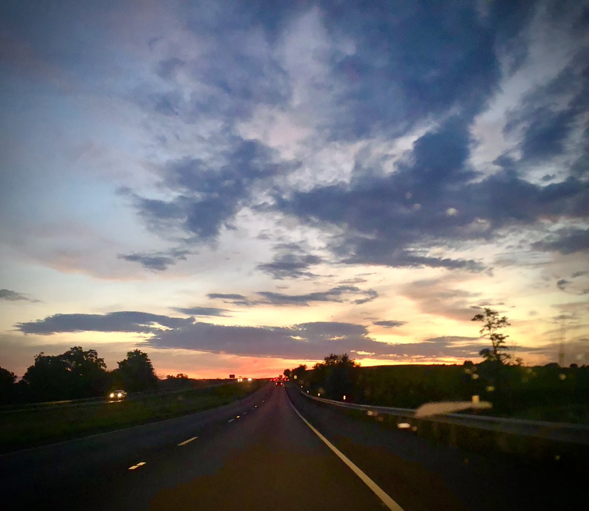 Tayter_Tott97's tweet photo. Love these sunrises in the morning on my way to work ❤️ https://t.co/lj9a0aBeq6