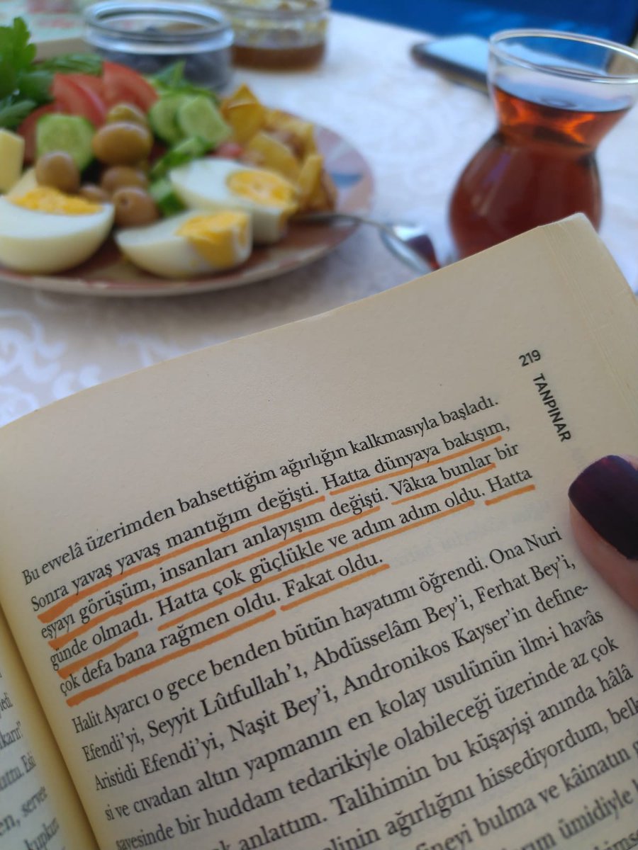 Okumuș olduğum kitapları  zaman zaman raftan alıp yeniden soframa misafir eder, karakteri yeniden gözden geçirir, altını çizdigim satırları okurum ♥️📚☕
@mavi__ayrac #kitapseverlertakiplesiyor #ahmethamditanpınar #saatleriayarlamaenstitüsü #toplum #kitapönerisi #neokusam