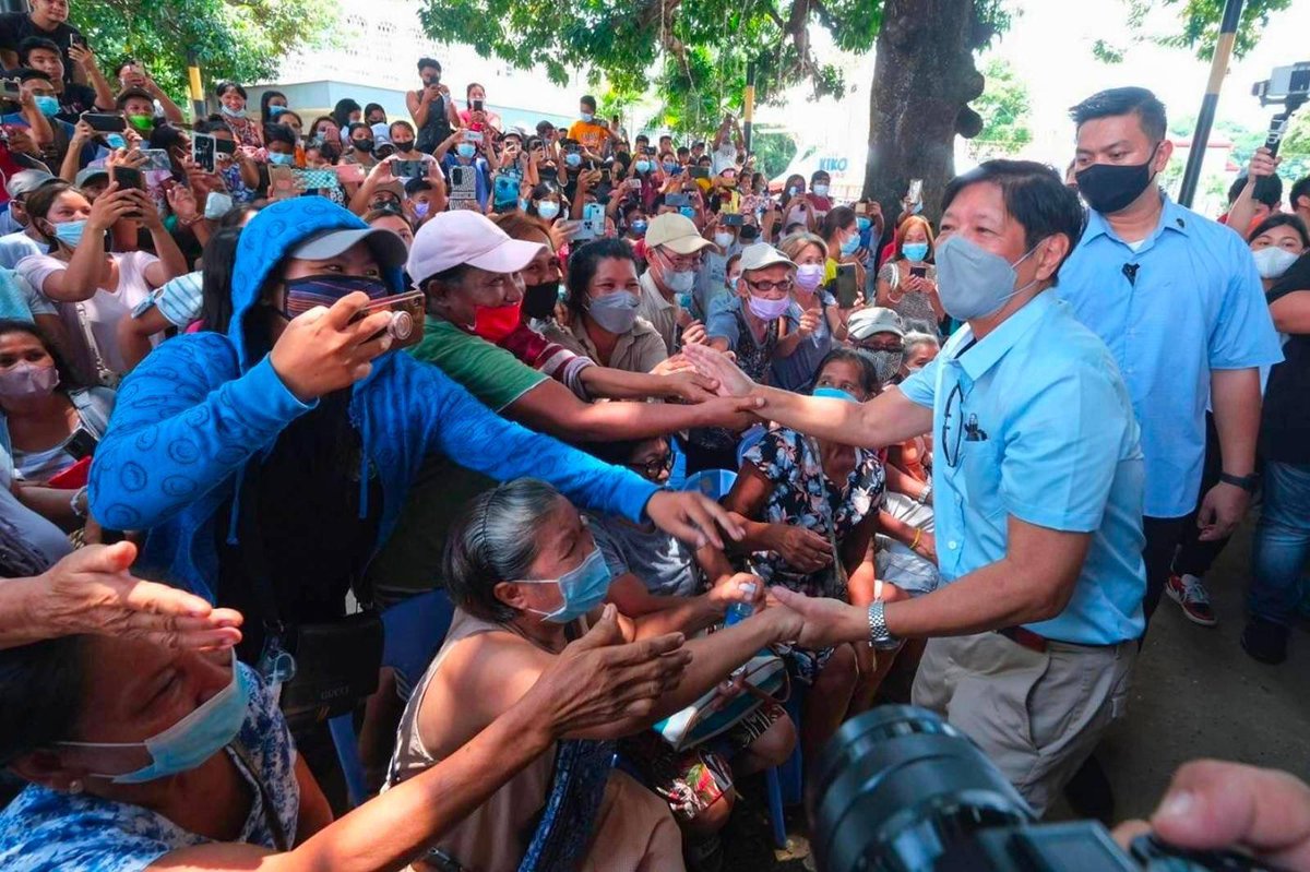 bongbongmarcos's tweet photo. upang inspeksyunin ang dinalang pinsala ng lindol at alamin ang iba pang pangangailangan ng mga apektadong residente sa lugar.

Makakaasa po kayo na agaran at tuloy-tuloy ang tulong na darating sa ating mga kababayan. https://t.co/FlA5Axg89l