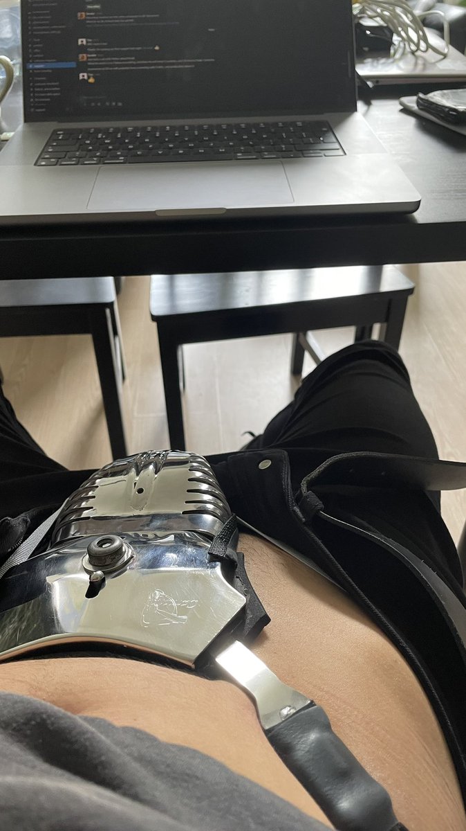 Working from home, no distractions allowed. Day 24.