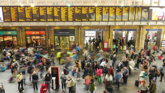 Figures published by the @transportgovuk on 27/7 show that passenger numbers are closing in on pre-pandemic levels the @railindustry has highlighted. Between 6-17 July, passenger numbers hit 90-93% of pre-Covid levels every single day of the week.