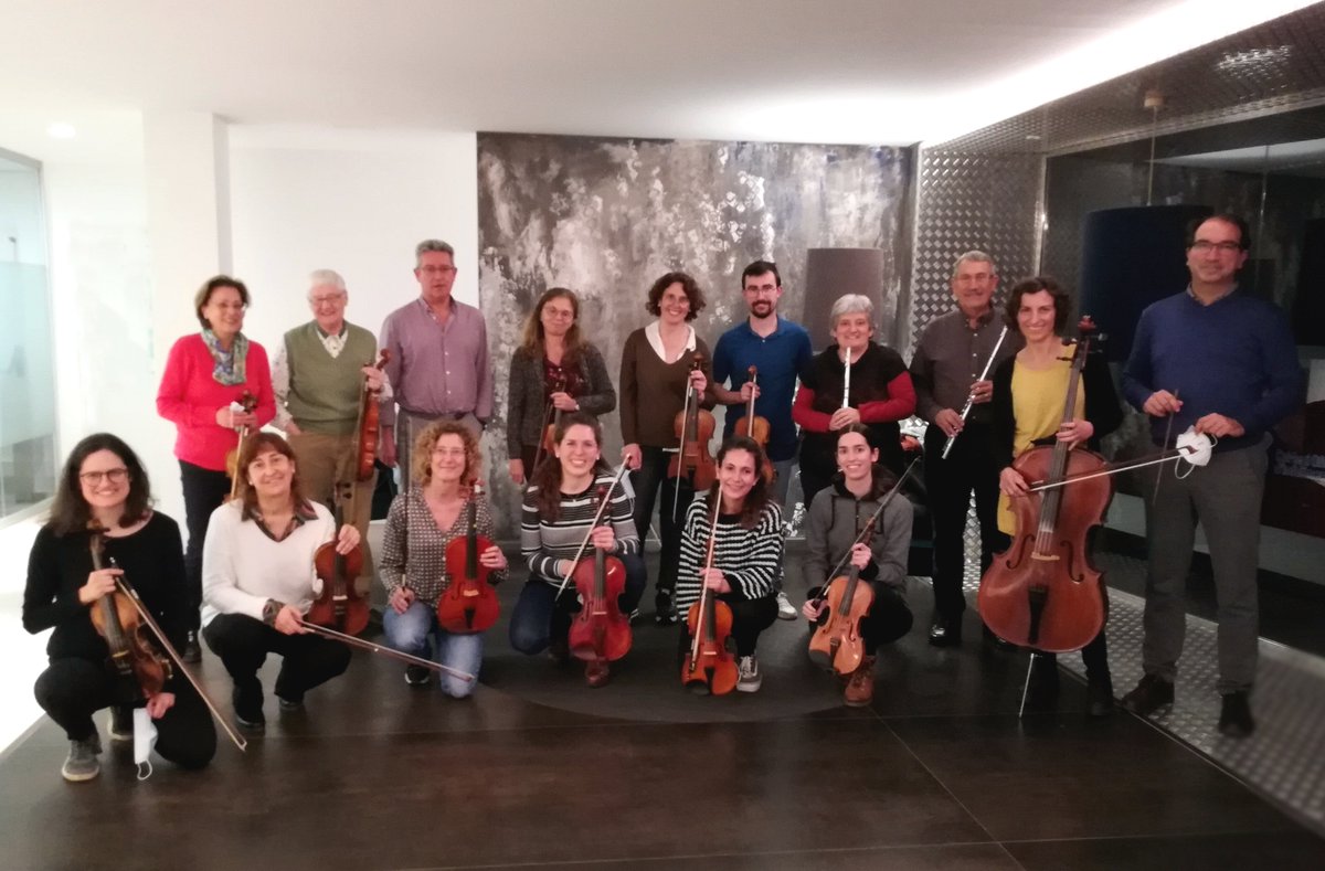 COMGirona's tweet photo. 🎻 Si tens aficions musicals, uneix-te a l'Orquestra de Metges de Girona #OMEGI! Va néixer el passat mes de març i està formada per metges i metgesses enamorats de la música!
+ info i contacte 👉https://t.co/qqFgSOuBFS https://t.co/7DyhawFtt1
