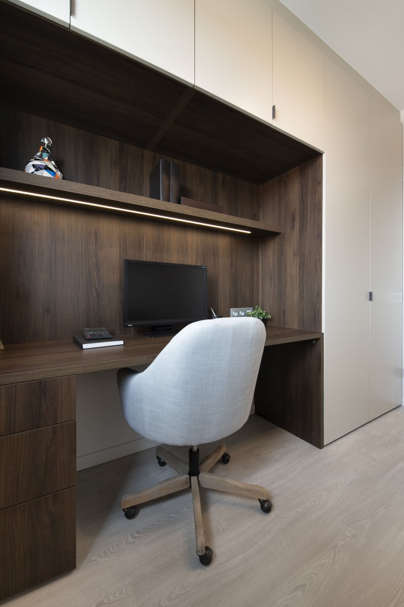 bysincro's tweet image. Habitación de despacho y de invitados a la vez gracias al mueble con cama abatible con estantes en la parte superior. Proyecto de mobiliario “Viladecans”.

#dormitorios #despacho #escritorios #mobiliario #decoración #deco #decoracióninteriores