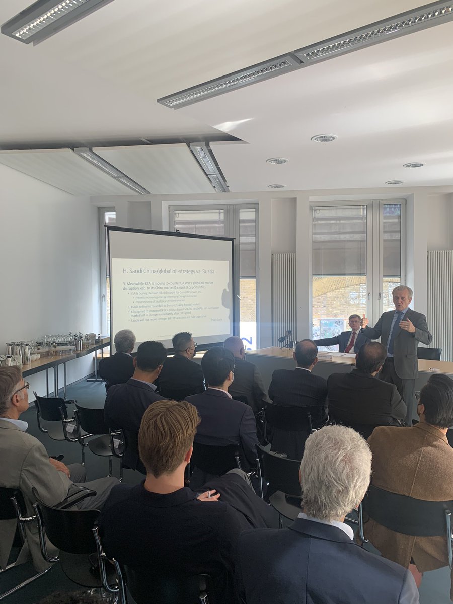 GGD_Berlin's tweet photo. Dr. O‘Donnell summed up: 
today #Russia is 1-of-3 #energy #powerhouse exporters - Short-to-Medium Term: 1. high profits in spite of discounts as prices are high and #EUsanctions go slowly. 2. EU/USA confusion: professionalism vs populism on climate change and counter measures https://t.co/foMKEVu5qs