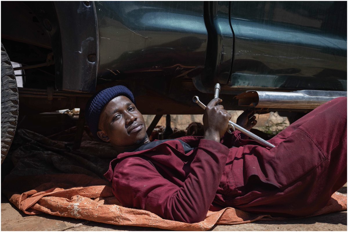 New to Twitter 👋🏾 Here to share some of our work. #RepresentationMatters 

Bertin, photographed at the garage where he undertakes his apprenticeship as a motor vehicle mechanic with support from Mercy Corps under the PRM Consortium. 

Photo by @EstherR_Mbabazi for IRC/PRM.