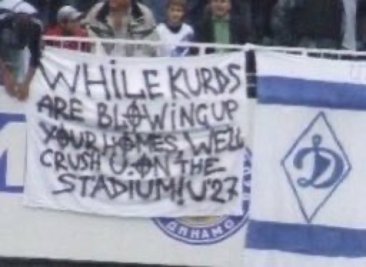 2006 Kiev.

Dinamo Kiev taraftarı, rakipleri Fenerbahçe aleyhine "(PKK) sizin evlerinizi havaya uçururken, biz de sizi stadyumda ezeceğiz.” pankartı açıyor.