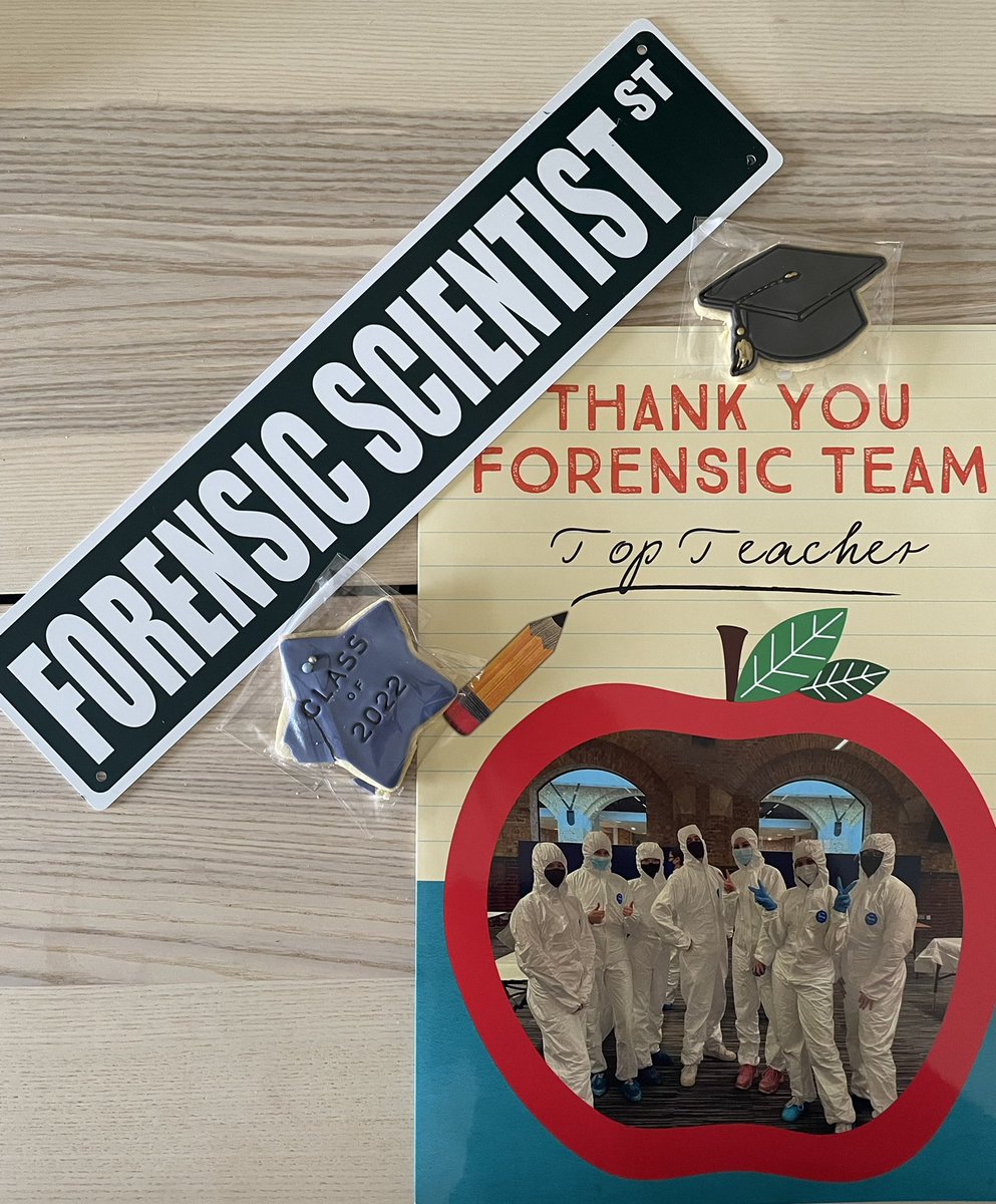 Sammijoanne's tweet photo. Congratulations to our Class of 2022 Forensic students on their graduation day.

A lovely bunch who will be sorely missed. Celebrate and keep in touch 🥰🎓

#FESGreenwich https://t.co/RJz8YghbEF