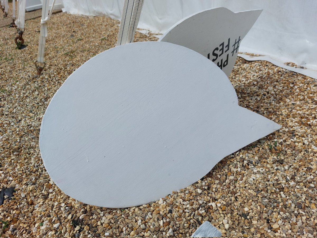 Painting the #selfie speech bubbles at <a href="/PrimadonnaFest/">Primadonna Festival and Prize CIO</a> for all your lovely photos! What phrases would you love to go on these?! Let me know and get ready to say CHEESE!!! #Primadonnafest2022 #WritingCommunity #writers #Suffolk #ThursdayThoughts