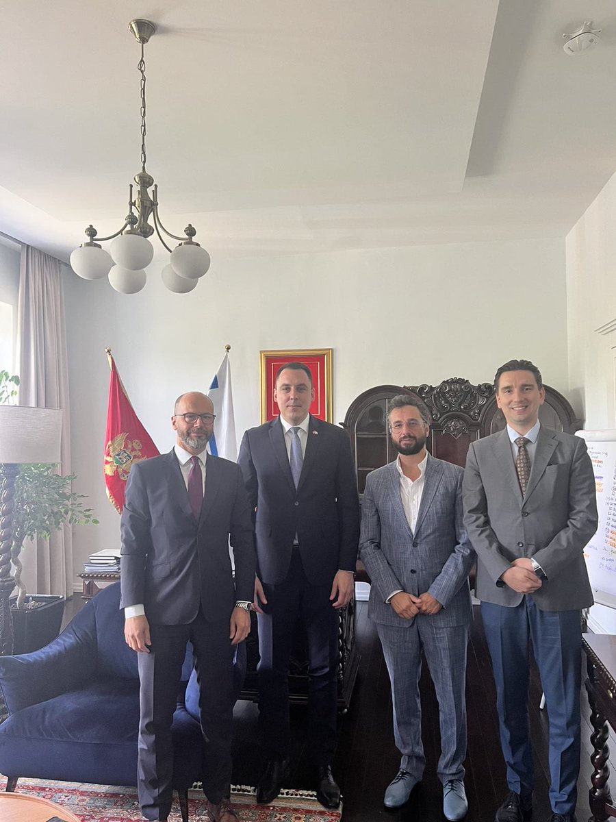 Veleposlanik Presker in direktor ⁦<a href="/ISRLjubljana/">ISR</a>⁩ ⁦<a href="/kracun/">tine kračun</a>⁩ sta se sestala z zupanom Podgorice ⁦<a href="/pg_mayor/">pg_mayor</a>⁩ Vukovic, s katerim sta se pogovarjala o gospodarskem sodelovanju in prihodnjih skupnih projektih usmerjenih v prenos znanj na podrocju zelenega prehoda.