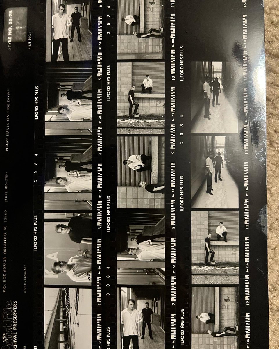 tonyandrewsmusi's tweet photo. Haha circa 2000, found an old band photo shoot.. the leather pants were on pointπ€£π€£π€£ Toby looked so thrilled
#rockstar #photoshoot #leatherpants #tbt #throwback #90s #90smusic #film #blystre #2000s #2000sfashion #2000smusic https://t.co/QtvIcWp7s2