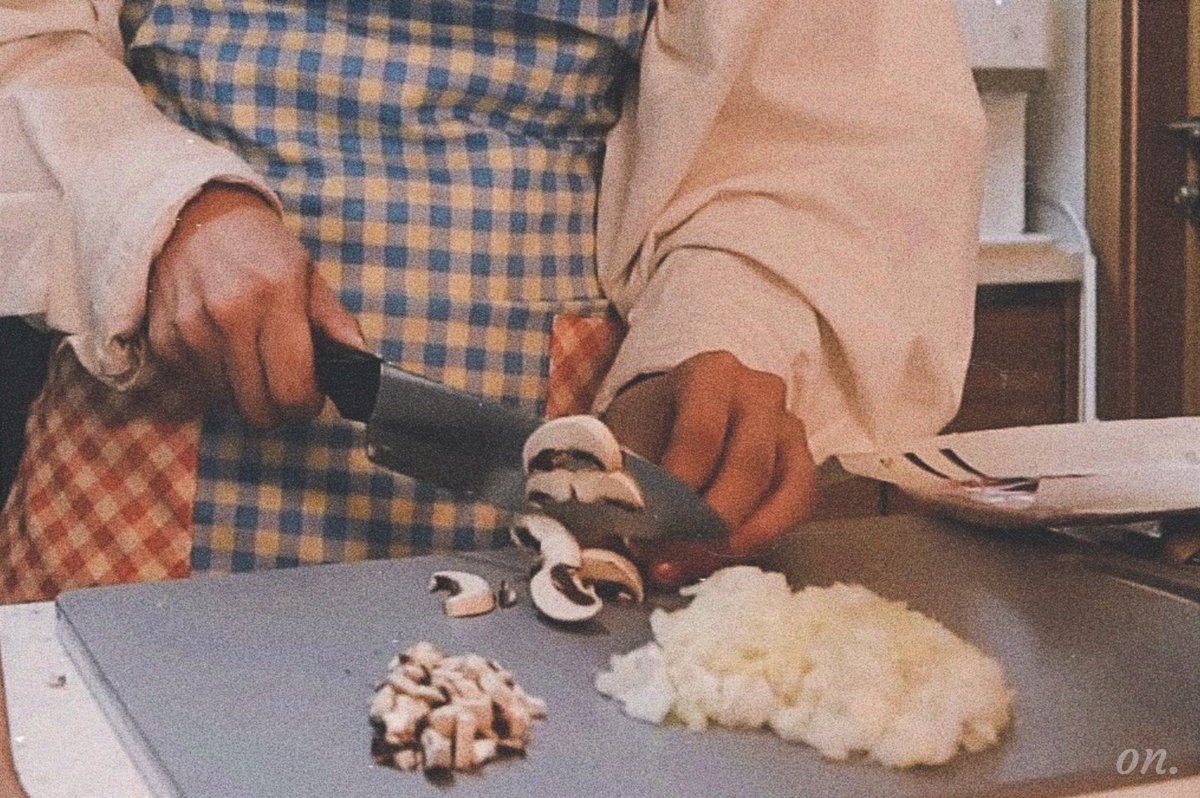 tnxonfilms's tweet photo. [270722] — junhyeok vlog 🥩🍝 (2)
#TNX #티엔엑스 #JUNHYEOK #천준혁 
@TNX_Official @TNX_twt https://t.co/wol0Y4p77p