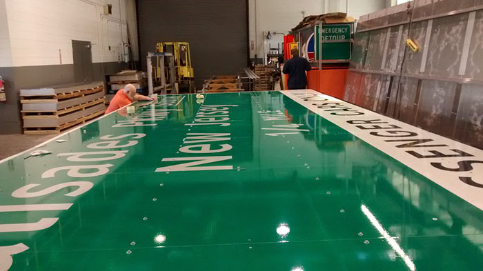 This shows how big some signs really are. Courtesy of imgur.com #fastsignsmentor #trafficsigns