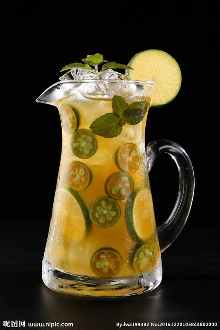 beltandroad1's tweet photo. Kumquat / hesperidin, which can kill #COVID19, ginger/
curcumin, green tea/ catechin, the latter two can prevent the spike protein of COVID19 from binding to human ACE. Peppermint/treat sore throat, 4 in 1 is a wonderful anti-heatstroke & anti #Omicron BA.5 #BA5, #BA275 drink. https://t.co/22ObtqSlPs