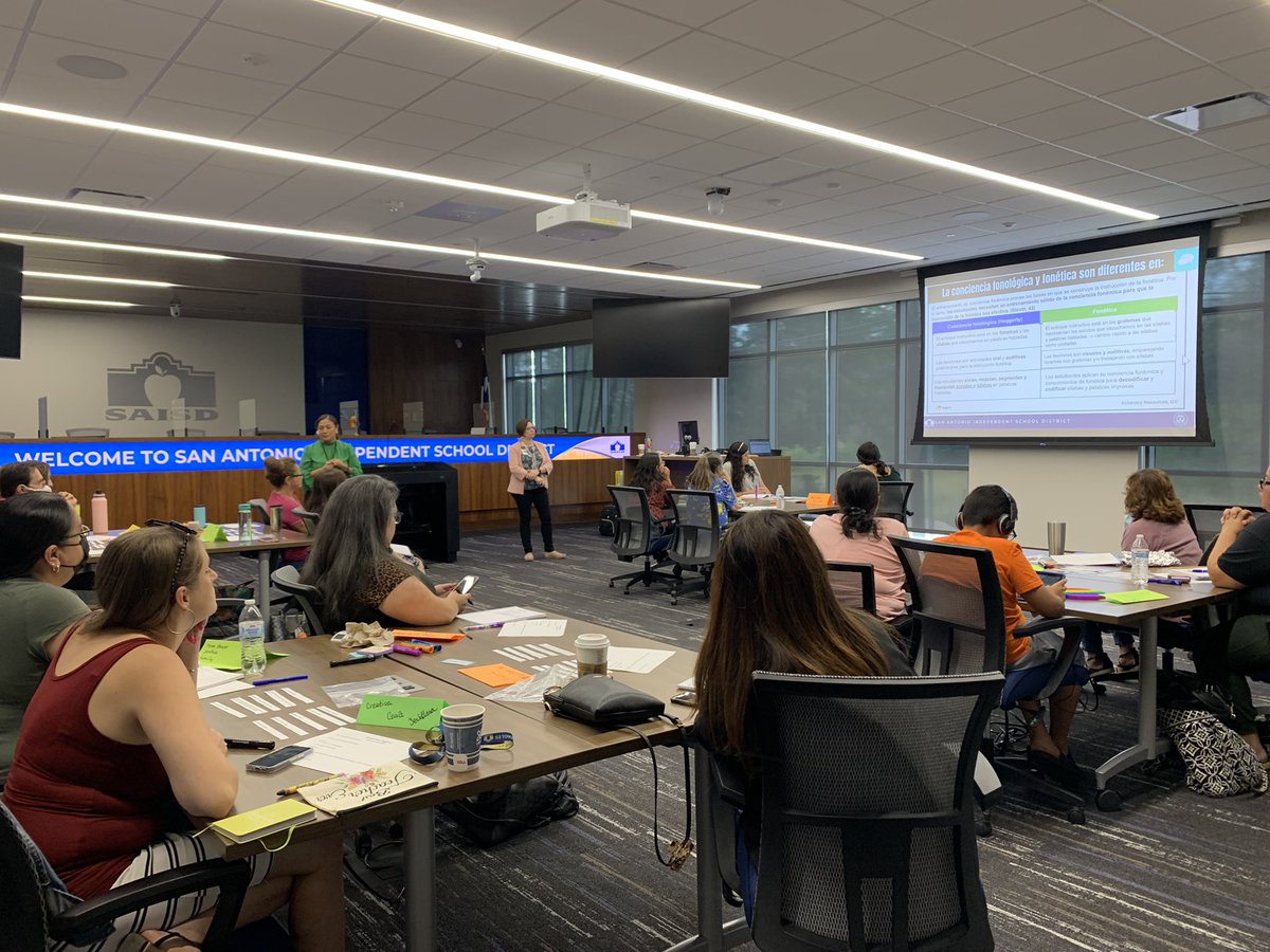 LillyCalawayMEd's tweet photo. @SAISDBilingual building capacity y entrenando a maestros de #LenguageDual acerca de la implementación de #Heggerty en #prek #kinder #PrimerGrado ¡Alistándose para un año escolar fantástico! @esmeraldalday @MonicaMedinaPhD https://t.co/eGfZTOFUY2