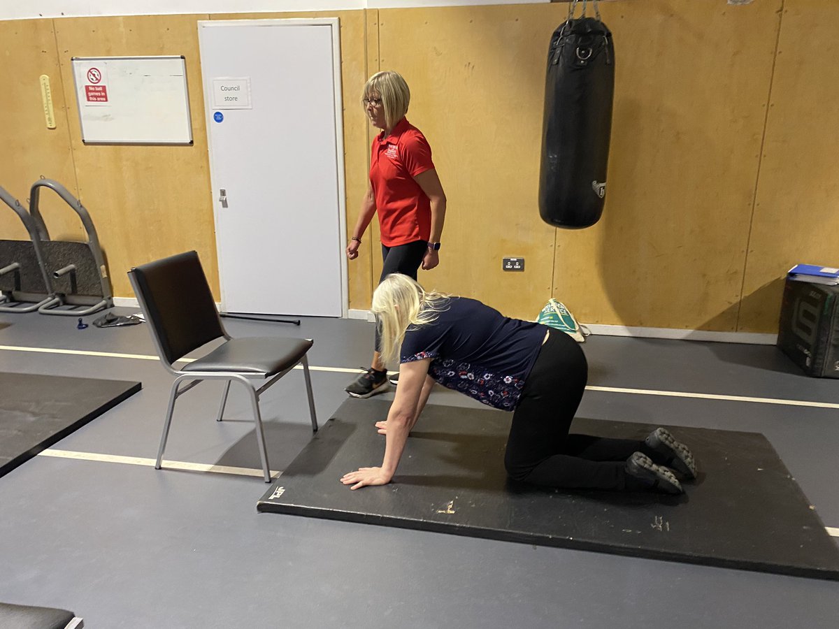 ClaireGrundy7's tweet photo. So today the first class of 2022 graduated from there strength and balance course. Fantastic improvements and look at the confidence for backward chaining @refreshbwd @VictoriaJMcCoy @AlisonK33077217 #strengthandbalance #backwardchaining https://t.co/oaSsvaBv14