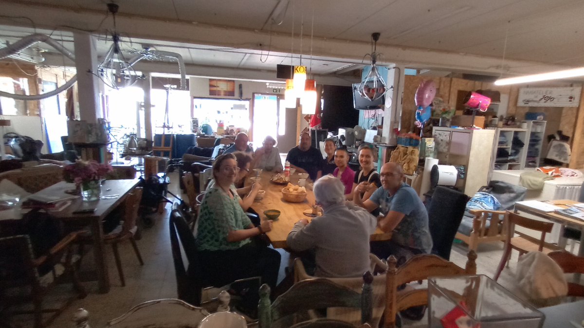 Vandaag vanuit @lsabwoners opstap voor de zomertour in #sassenheim bij ontmoetingswerkplaats de JoJo! Mooie inspirerende verhalen gehoord en knap hoe ze met weinig middelen toch veel maatschappelijke impact kunnen maken! 
linkedin.com/posts/jacobsvi…