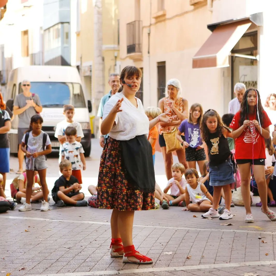 fmelvendrell's tweet photo. El Dia del Gos ha començat destinat als més xics de casa! Ja heu pogut ajudar l’Eva a arreglar la màquina del temps i tornar a la seva època?
#peta_ho #petaho #petaho22 #elvendrelldefesta #elvendrell #elvendrellturistic #festamajor #fmvendrell #fmvendrell22 https://t.co/JsAkBAPTRw