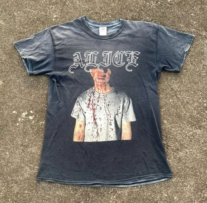 For sale kaos Alice x Noise - Baton
size Medium pxl 72x52, kondisi tempur setengah vintage punya
harga 400k

izin tag ya bg boi <a href="/iamnotfussed/">NOT FUSSED</a> 
#kaosbekas #alicexnoise #memberangusdikakilangit