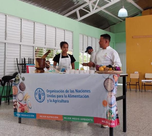 faodominicana's tweet photo. ¡Continuamos con los Talleres de Dieta Saludable con Productos Locales!
Munícipes de la Región Suroeste y la Línea Noroeste, aprendieron a elaborar platos saludables con productos de fácil acceso y bajo costo. Con el apoyo de @SuperateRDO @ONURD y #Setessan https://t.co/ypY2ZVFd1x