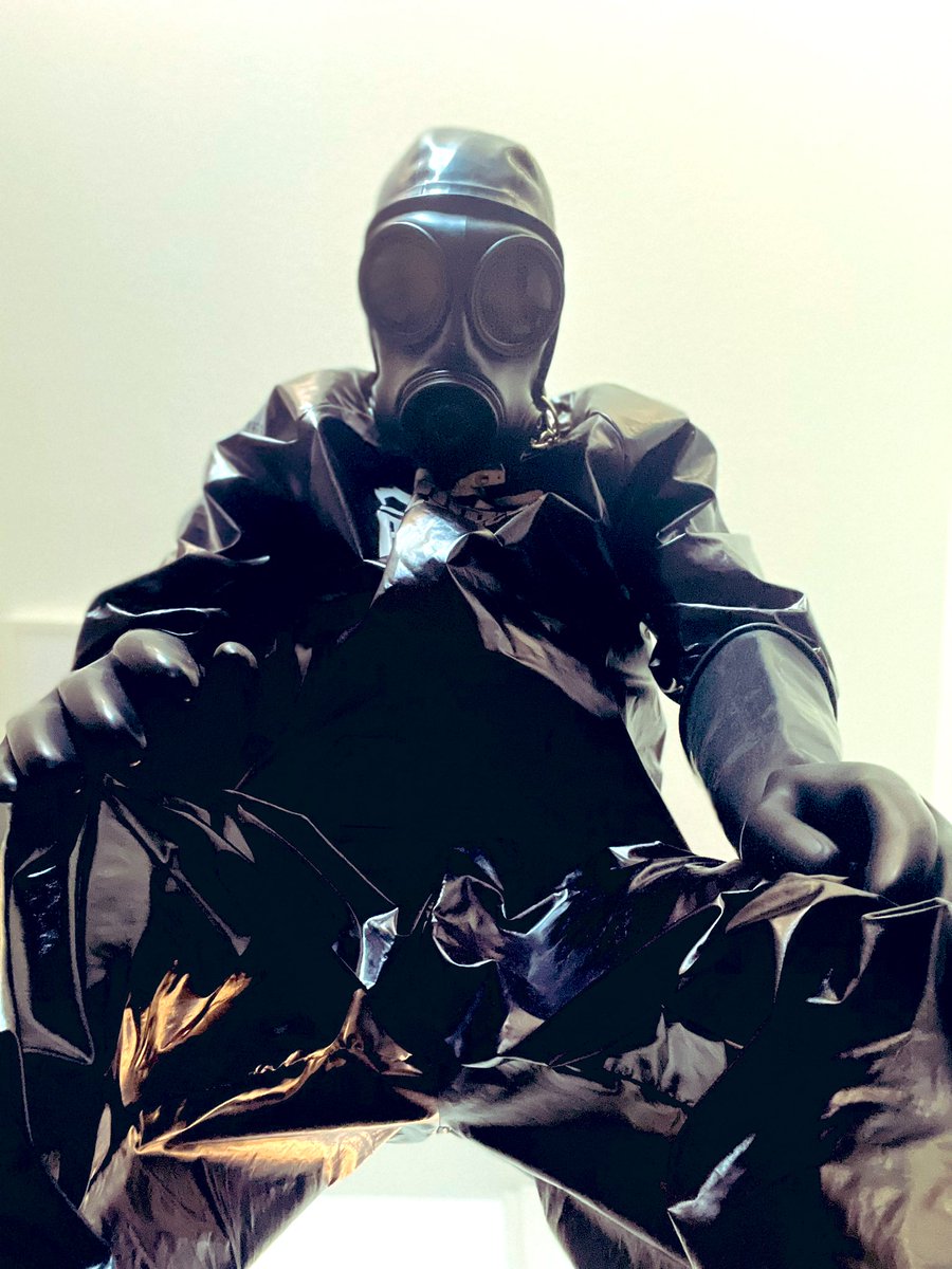 gearfreakbw's tweet photo. One more pic from this shooting.
Think it doesnβt look really submissive from this perspective π¬π
.
#Rubbergimp / #Phantomgimp / #Gasmaskgimp https://t.co/1I1WLoVoOC