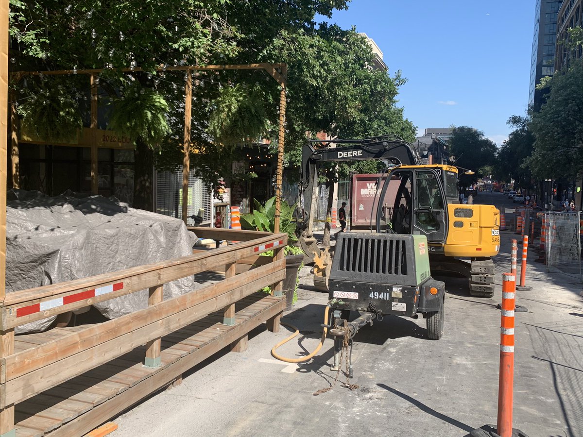 simsingh1's tweet image. Midst of summer, when restos are trying their best to recover from Pandemic, @MTL_Ville shuts us down. First asked to remove patio, then entrance barricaded. It’s been 2 weeks and we’ve lost customers and staff. No end in sight. This is how @Val_Plante supports small bizz. 1/2