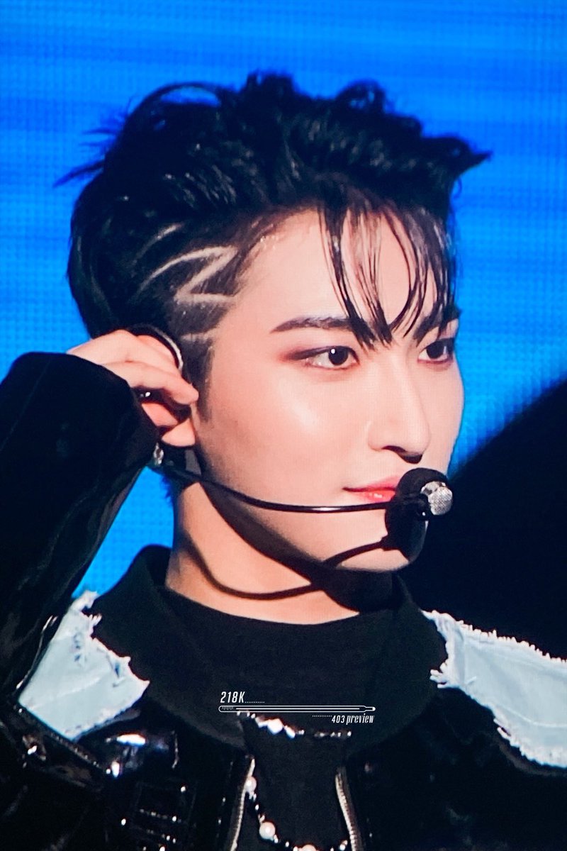 Temperature_403's tweet photo. 220728 쇼케이스 

#ATEEZ #에이티즈 #박성화 #성화 #SEONGHWA https://t.co/lEN5DKVRPB