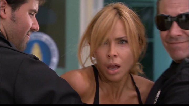 tusseriesfavs's tweet photo. Adiós para siempre Vicente👋Se fue soltando la bomba "ÁNGELA ESTÁ VIVA". Bueno por lo menos Nico sabe que sus padres no son hermanos. Nora se entregó para estar cerca de Fer😲Por petición de Sam, Willy le pidió salir a Lore
#CorazonValiente 107, 108
#CorazonValienteDivinity28Jul https://t.co/pBxFM6gFDQ