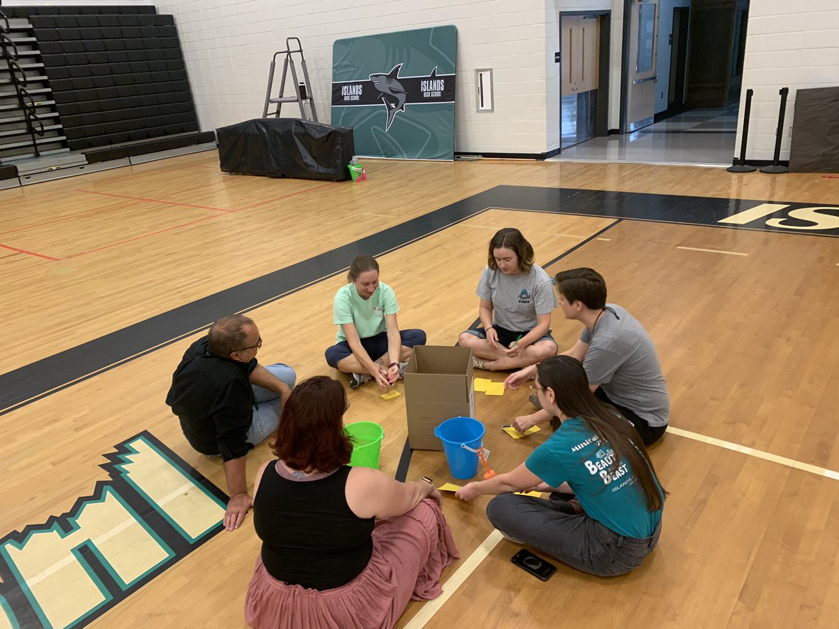 PrincipalDLB's tweet image. Day 1️⃣ - Shark Staff returned and we jumped right into “swarming the ‘Cs’ to success” #CreativeConnections #CollectiveCommitments 
“Getting Ready to Deliver on our Commitment to Excellence” #FINex