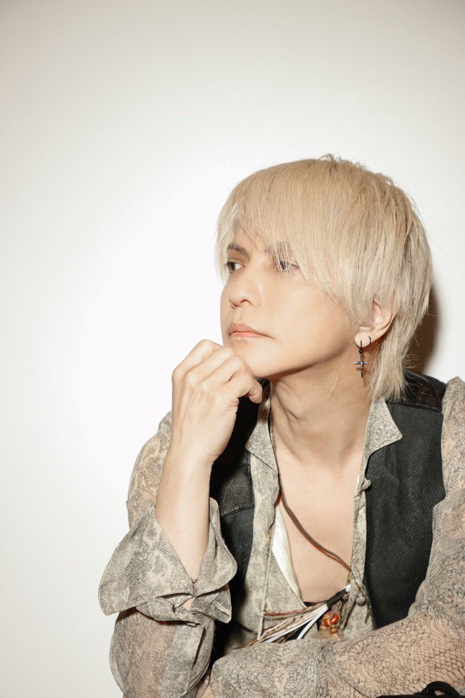 iii_larcdoL's tweet photo. HYDEさんどんどん若返ってない？やっぱり不老不死だよね？？ https://t.co/QwIN6vlaZp